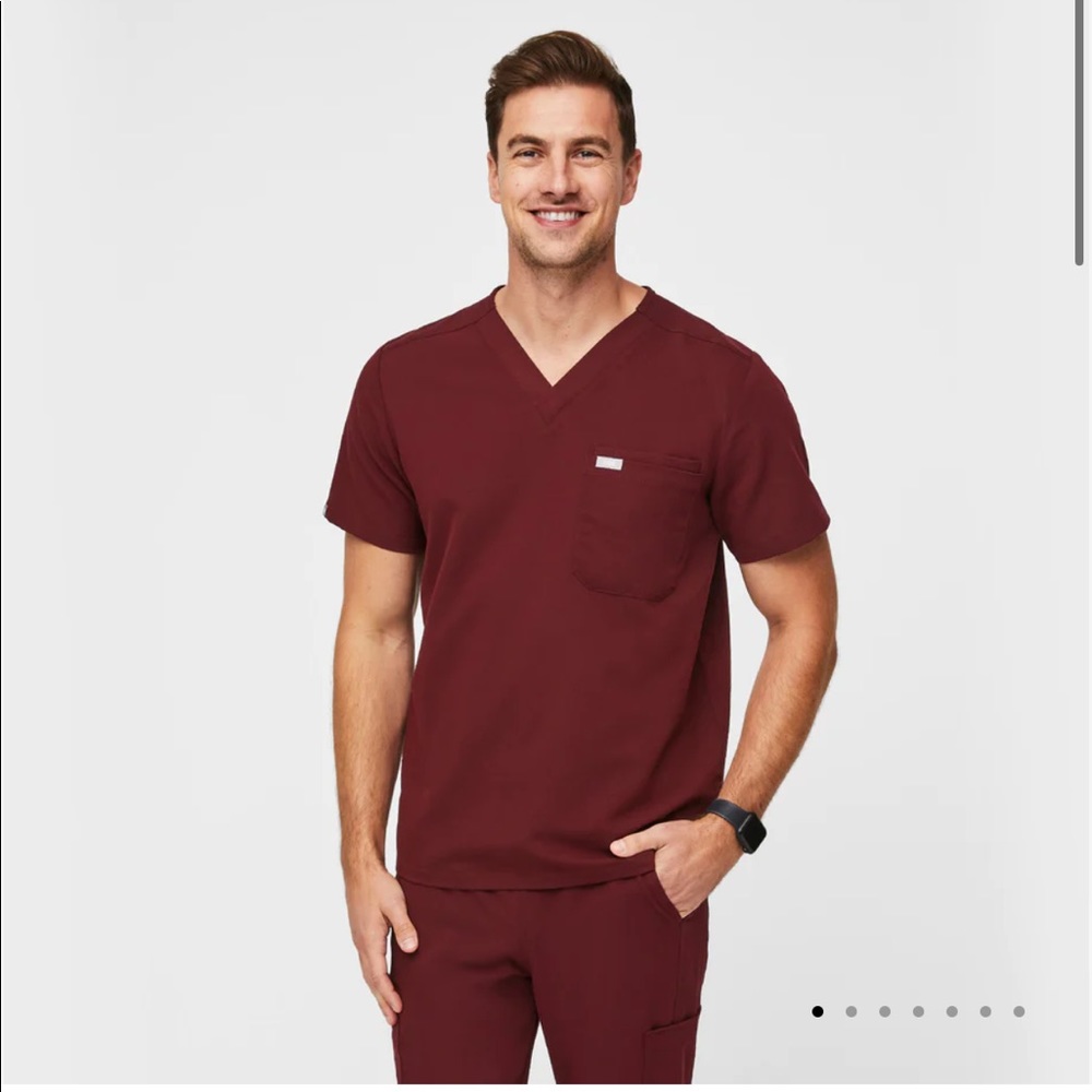 Men’s Burgundy Figs- Leon 3 Pocket Scrub top- Medium